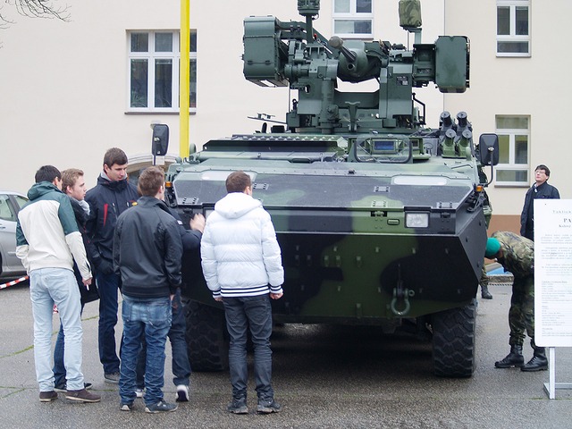 O vystavenou vojenskou techniku AČR byl mezi uchazeči zájem