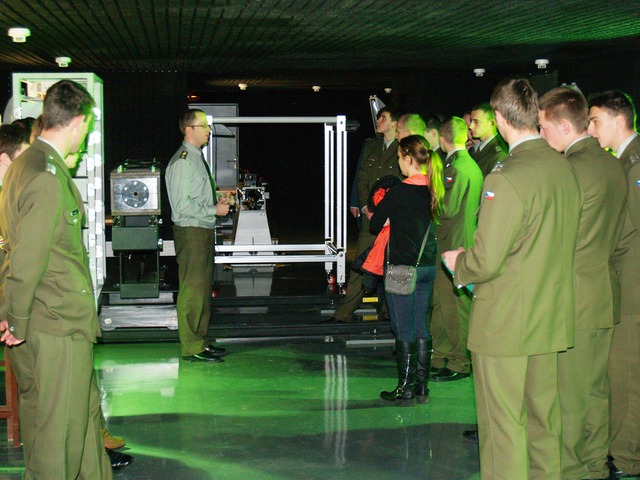 Prohlídka nových laboratoří Fakulty vojenských technologií