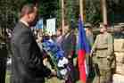  Položení věnce Čs. obce legionářské u památníku popravených legionářů