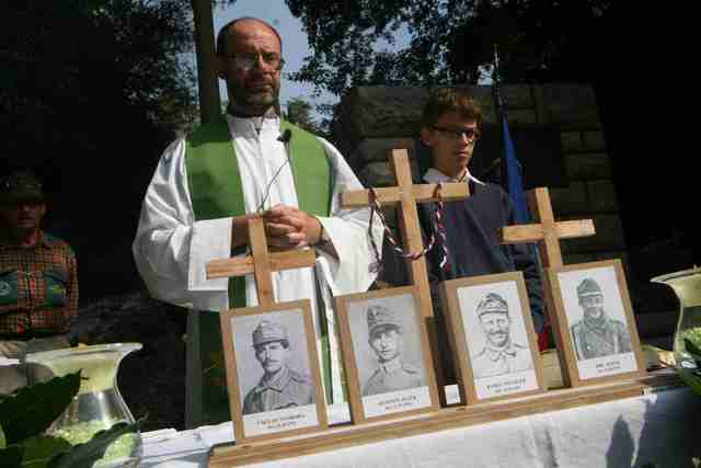  Mše s fotografiemi popravených československých vojáků