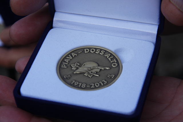  Takovouto medaili Piava – Doss Alto Čs. obce legionářské obdrželi mnozí z italských alpiniků udržujících tradici bojového vystoupení našich vojáků 