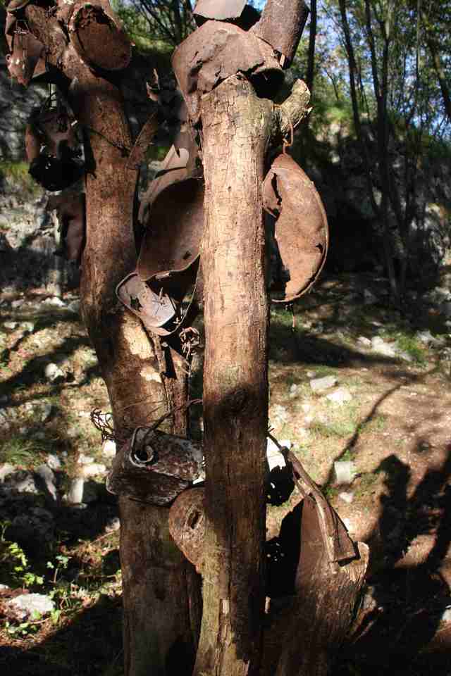  Kovové předměty na Doss Altu z první světové války