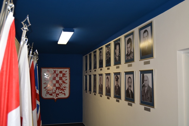 Každý z velitelů má ve stálé expozici svoji fotografii