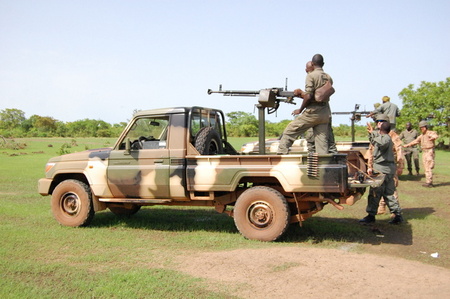 Češi v Mali: Stodvojkaři školí africké instruktory