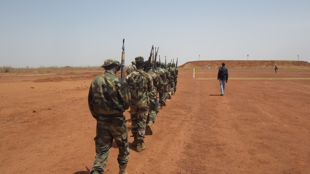 Třítýdenní kurz pro současné i budoucí instruktory malijské armády probíhá pod vedením také českých instruktorů ze 102. průzkumného praporu