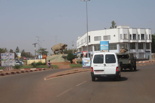 Průjezd Bamakem při přesunu na základnu