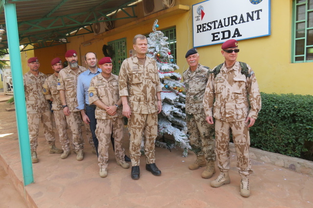 U vánočního stromku v Koulikoru