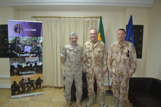 Dne 28. dubna také navštívila vojáky v Mali komise VAT (Vulnerable Assessment Team) vedená genmjr. Jiřím Balounem, která zde prováděla zhodnocení  jednotlivých činností ve všech oblastech, jež příslušníci 102. průzkumného praporu z Prostějova v rámci mise plní. 