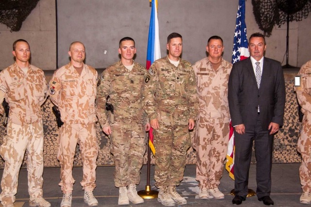  Společná fotografie hlavních funkcionářů