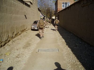 Výstavba 120 m dlouhého zavlažovacího kanálu vedeného v cestě