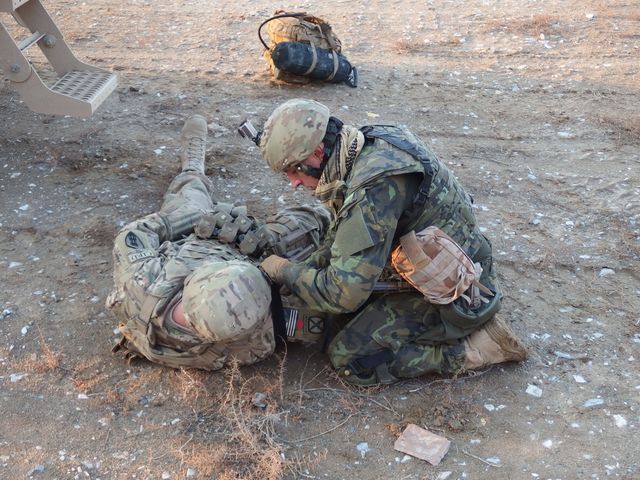 Prvotní ošetření raněných