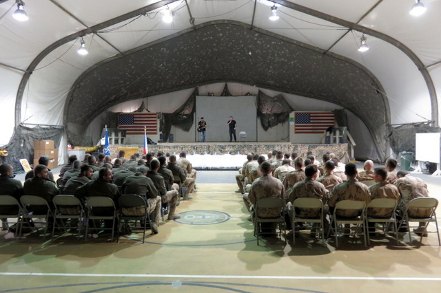 na koncertní halu se změnil sportovní stan