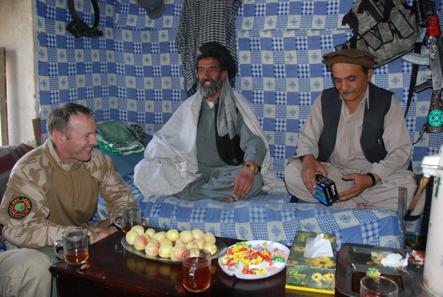 Jednání představitelů českého PRT a místních autorit 