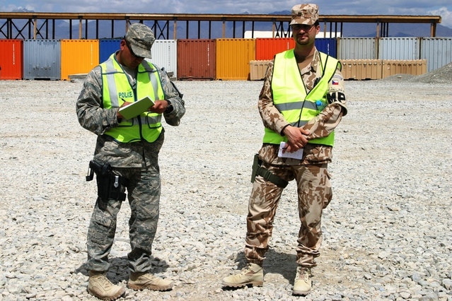 Společná hlídka na základně