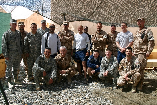 Společné foto příslušníků PMO a VP