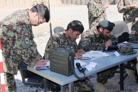 Afghánští počtáři počítají prvky pro střelbu.
