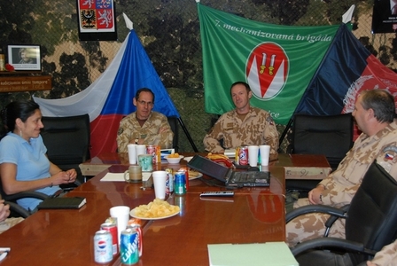Zástupce velitele ISAF generál Nick Parker navštívil český PRT