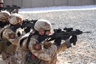 Čeští vojáci na střelnici plní kvalifikační podmínky k získání střelecké třídnosti US Army (4)