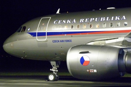 Letoun Airbus A-319 CJ, kterým vojáci odletěli do Afghánistánu.