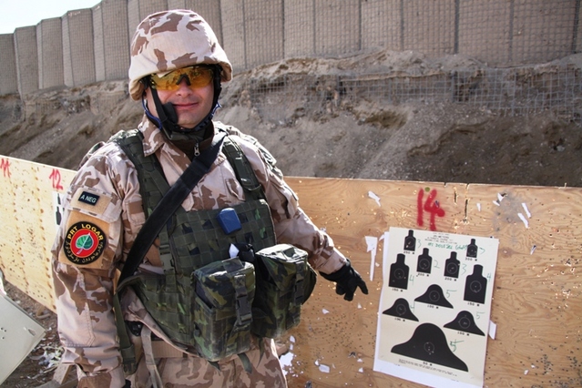 Rotmistr Tomáš D. si vystřílel střeleckou třídnost US Army, stupeň Expert