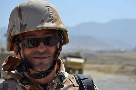 Herec Ondřej Vetchý během natáčení scén nového filmu Všiváci v afghánské
 provincii Lógar
 