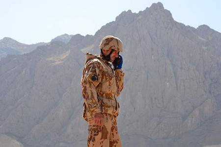 Herec Ondřej Vetchý během natáčení scén nového filmu Všiváci v afghánské
 provincii Lógar
 
