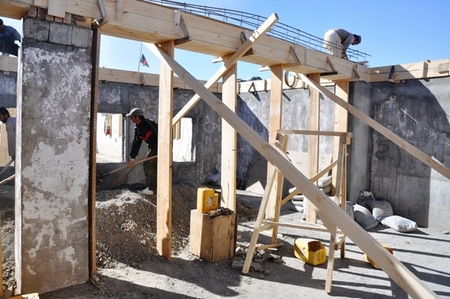 Afghánští zedníci při práci.
