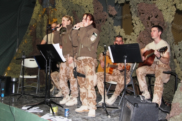 Koncert na základně Shank.