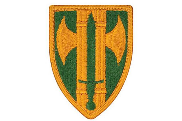 Rukávový znak 18th Military Police Brigade, jednotky, k níž patřil seržant Shank