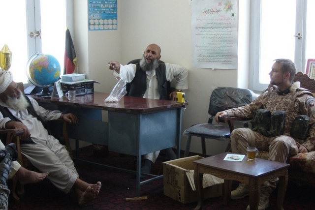 Projektu předcházelo jednání s ředitelem a učitelským sborem