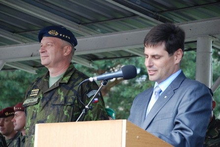 Náměstek ministra obrany pro personalistiku Michael Hrbata při projevu 
