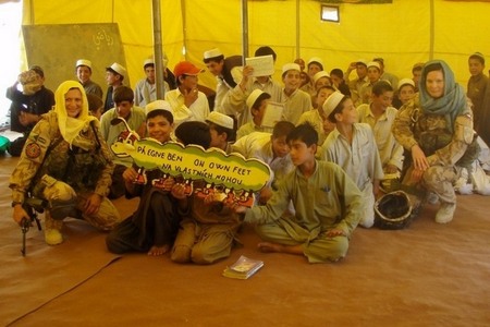 Afghánské děti, čeští „simikáři“ a Stonožka v novém stanu