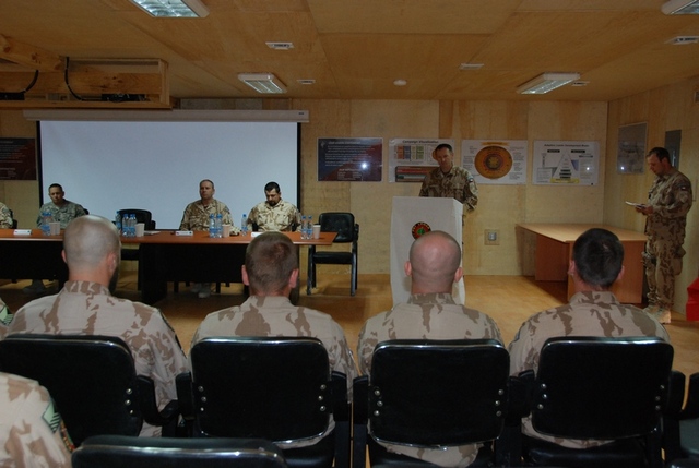 Projev velitele 5. kontingentu ke shromážděným vojákům 1