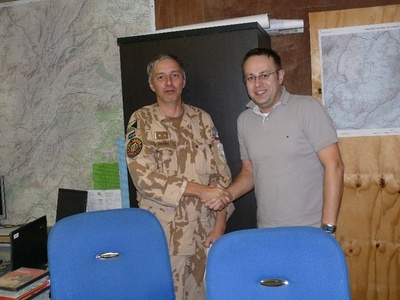 Václav Moravec a velitel 6. jednotky PRT plk. Ctirad Gazda