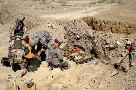 Ilustrační foto: spolupráce českých a amerických pyrotechniků v Lógaru