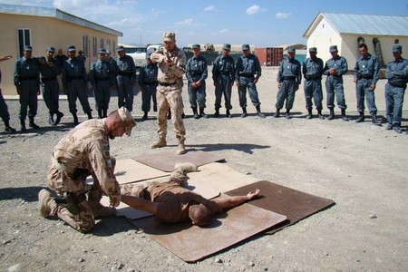 Češi učí afghánské policisty, jak zadržet pachatele. Rychleji a bezpečněji. 