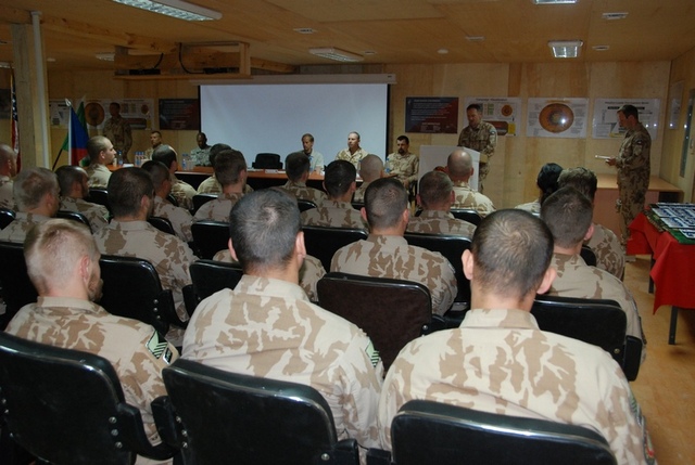 Projev velitele 5. kontingentu ke shromážděným vojákům 2