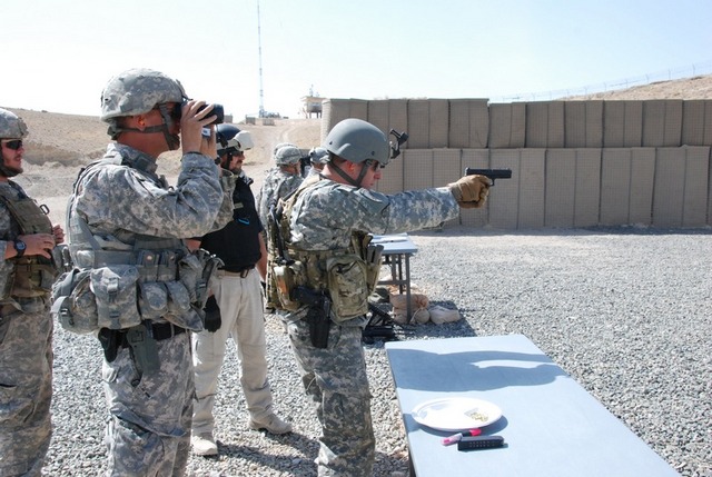 Američané při střelbě