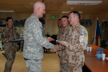 Českému rekonstrukčnímu týmu byly uděleny medaile NATO