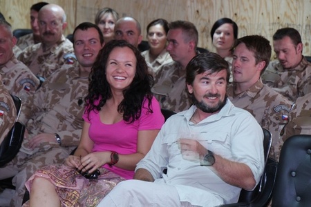 Vyznamenání se dostalo také civilním expertům českého MZV, kteří působí v PRT Lógar