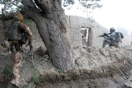 Čeští a američtí vojáci kontrolují afghánské kaláty