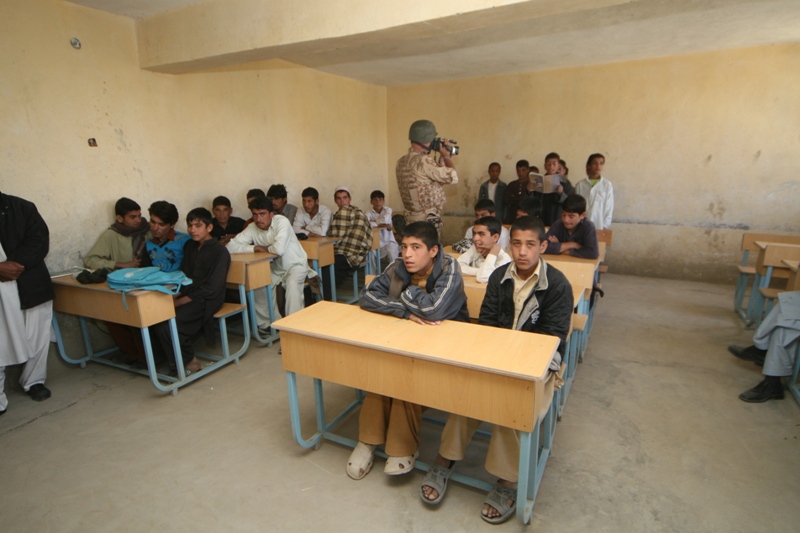 Afghánská hymna v podání pěveckého sboru