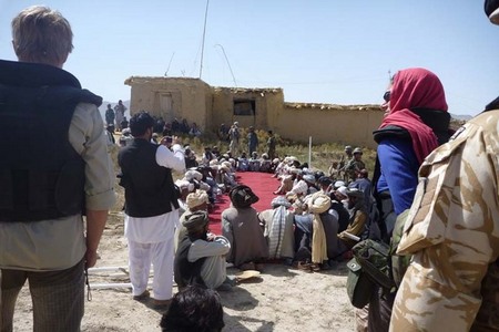 Setkání se uskutečnilo typickým afghánským způsobem