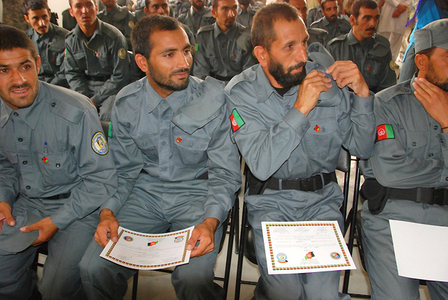 Každý z absolventů obdržel certifikát