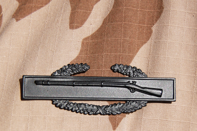 Odznakem Combat Infantryman Badge ocenilo americké velení TF Bulldog české vojáky 8. jednotky PRT