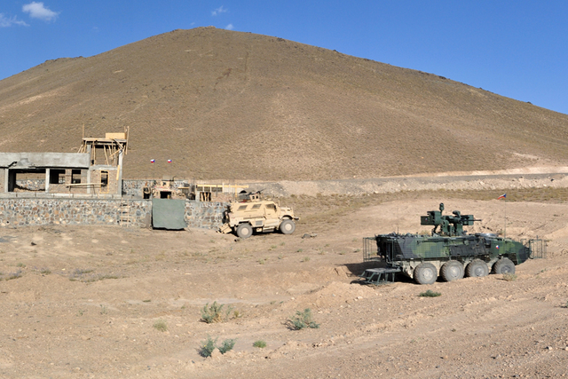 Osádky vozidel Pandur plní úkoly v sestavách manévrových prvků 8. jednotky PRT při patrolách 1