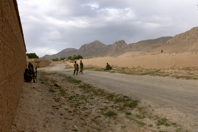 Příslušníci Afghánské národní armády během společného působení v Kherwaru