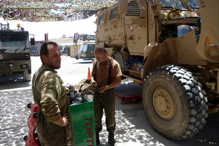 Servis vozidel MRAP MAXXPRO na dílnách 9. jednotky PRT Lógar (6)