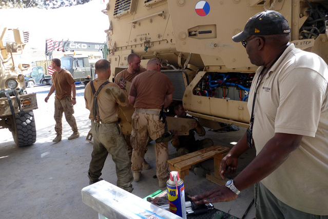  Servis vozidel MRAP MAXXPRO na dílnách 9. jednotky PRT Lógar (8)