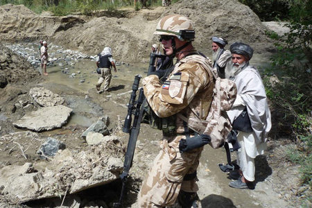 Při patrolách vojákům 6. PRT pomáhají i afghánští vojáci